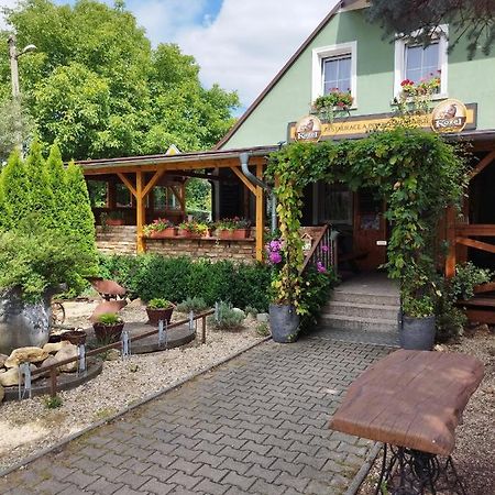 Restaurace A Penzion U Kuliku Raspenava Esterno foto